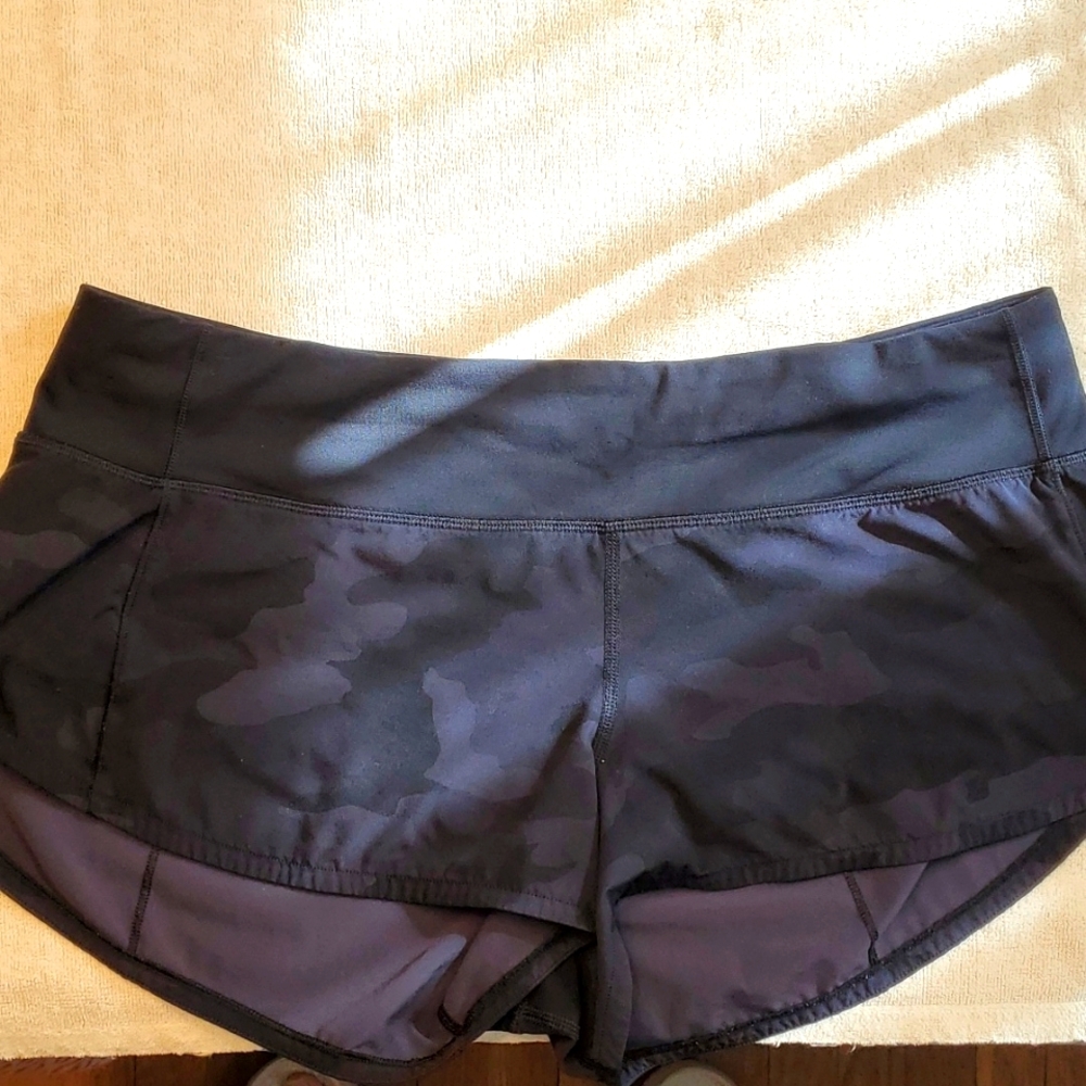 Lululemon Speed Up Low-Rise Lined Short 2.5" Black Size 4